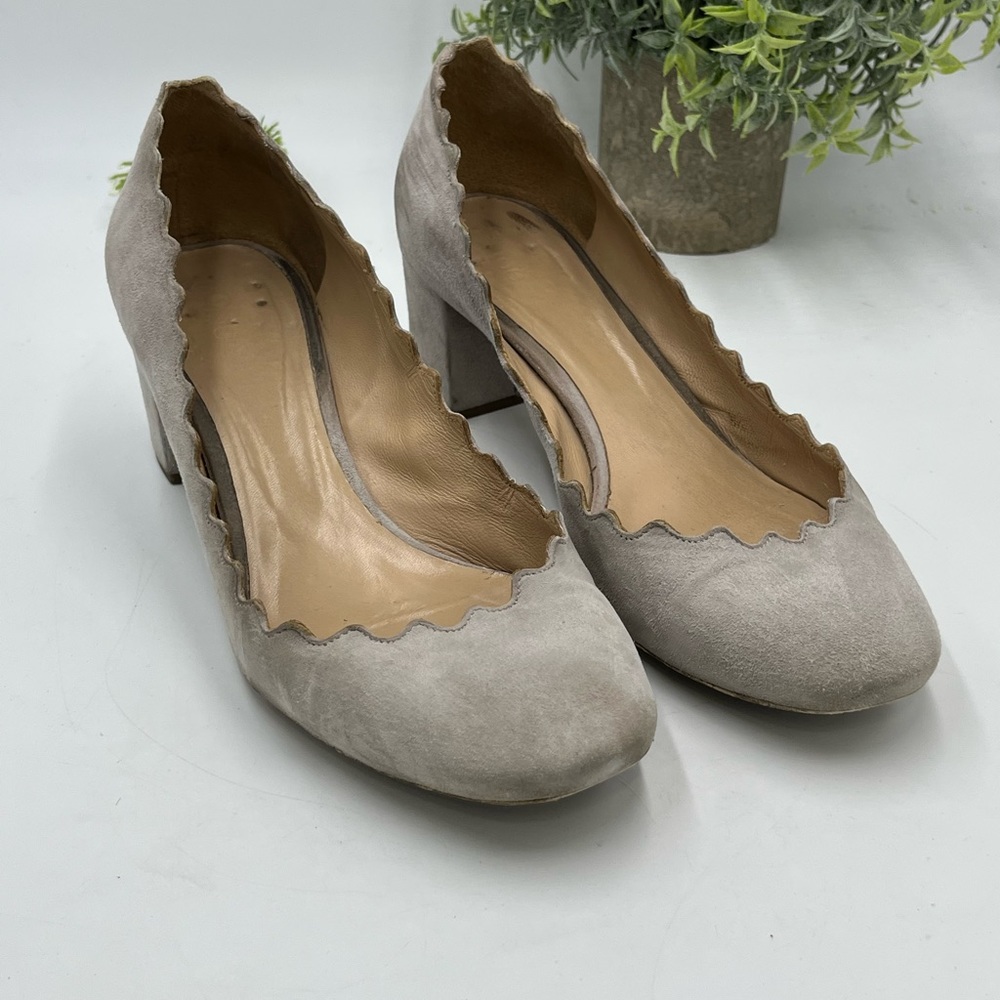 Chloe Light Grey Suede Lauren Scallop Trim Block Heel Pumps Sz 38/US 7 - Picture 4 of 15